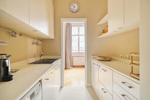 Apartment | Private kitchen | Fridge, microwave, oven, stovetop - Poerio by Wynwood House (Milan)