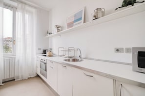 Apartment, Stadtblick | Eigene Küche | Kühlschrank, Mikrowelle, Ofen, Herdplatte