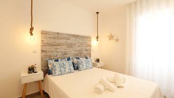 2 bedrooms, iron/ironing board, internet, bed sheets