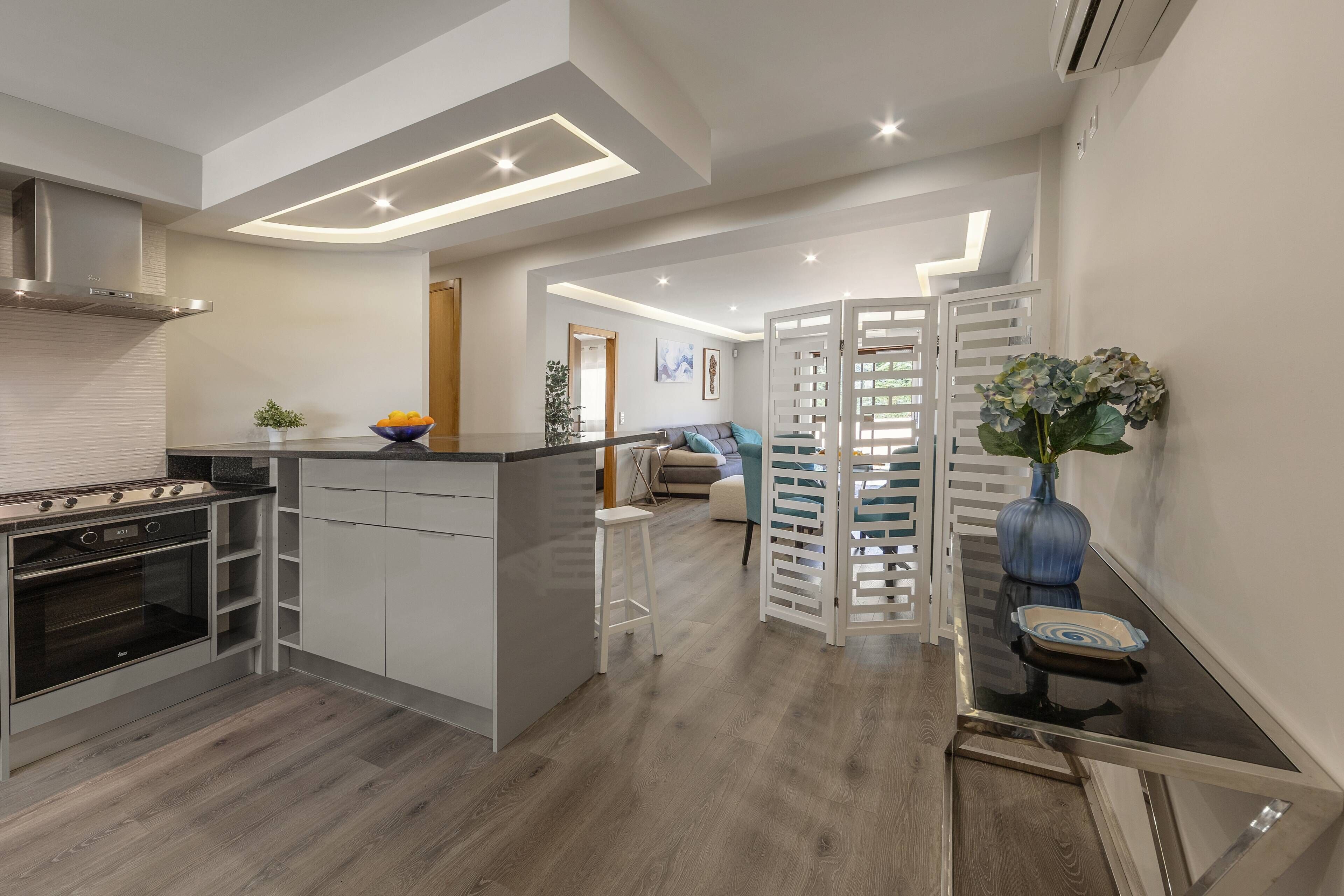 Geladeira, micro-ondas, fogão, cooktop