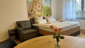 1 bedroom, bed sheets