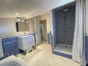 Shower - UHALDEBERRIA - HELETTE (HELETTE)