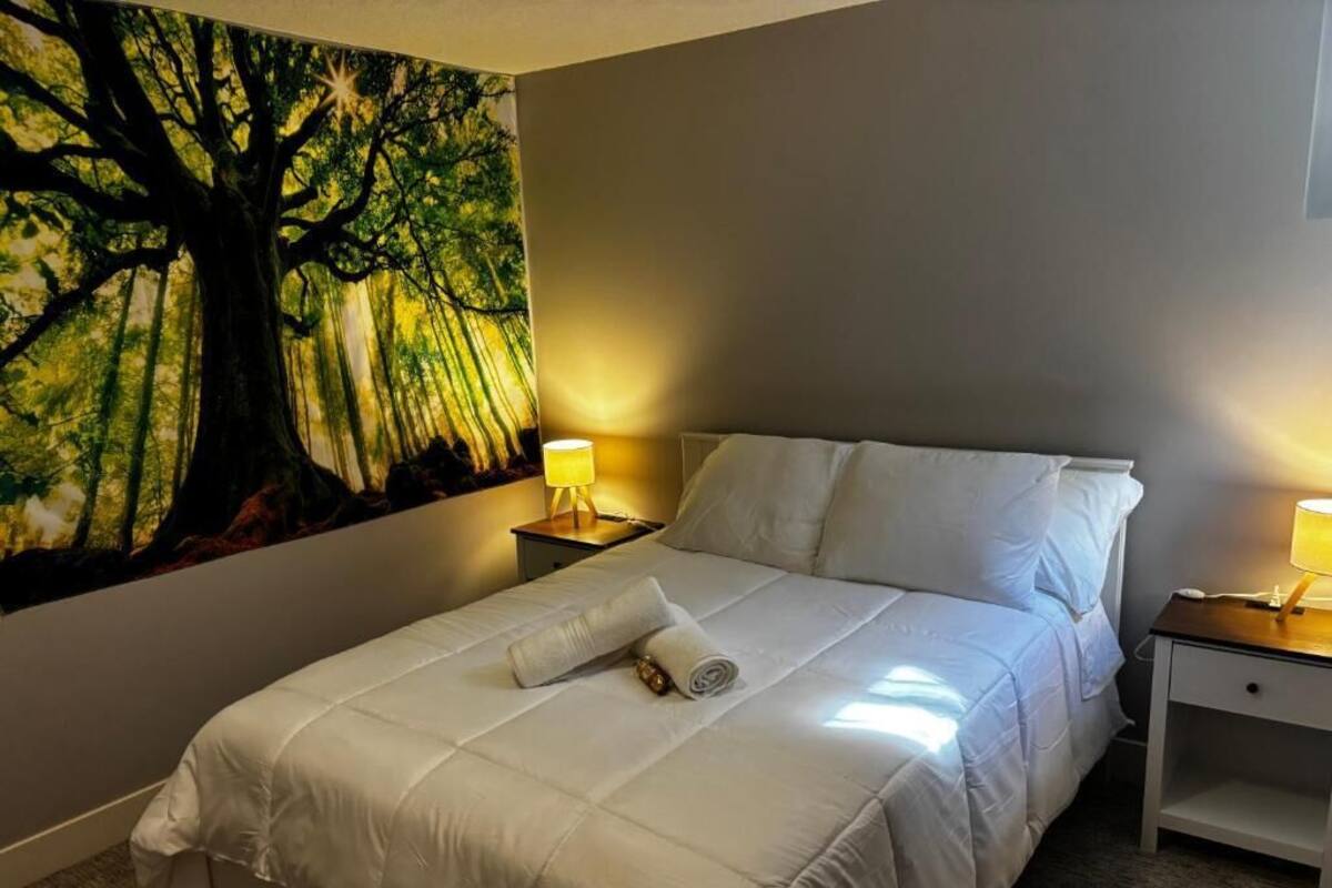 Comfort Studio Suite | 1 bedroom, desk, laptop workspace, blackout drapes