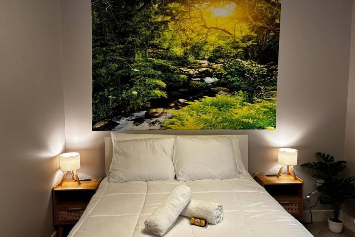 Deluxe Double Room, City View | 1 bedroom, desk, laptop workspace, blackout drapes