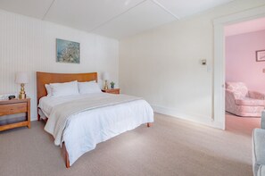 Desk, iron/ironing board, travel cot, WiFi