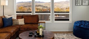 Smart TV, fireplace - Luxury Ridge Retreat | Hot Tub•Views•FirePit•Games (Boise)
