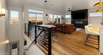 Luxury Ridge Retreat | Hot Tub•Views•FirePit•Games