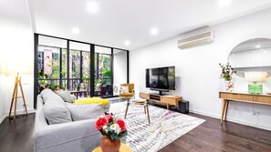 Smart TV - Murphy Terrace in Richmond (Richmond)