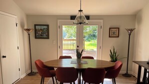 Dining - Charming Masters Cottage within a short walk <1 mile to the Augusta National. (Augusta)