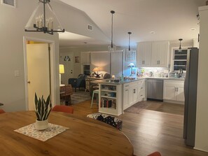 Interior - Charming Masters Cottage within a short walk <1 mile to the Augusta National. (Augusta)