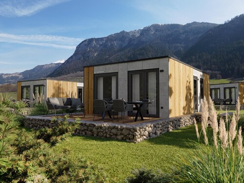 Discover the Stanzertal Cabin at Camping Arlberg, a modern and sustainable accommodation with views of the Alps. Comfort, nature, and style come together for an unforgettable holiday, perfect for any season.