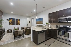Coffee/tea maker, fridge, microwave, oven - Stay at the Parthenon Pad, Midtown / Downtown Nash (Nashville)