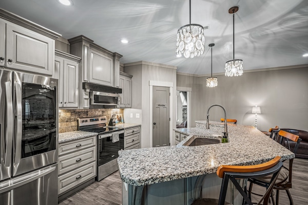 Kjøleskap, mikrobølgeovn, ovn og kokeplater