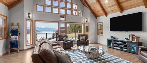 Tv, böcker och kontor