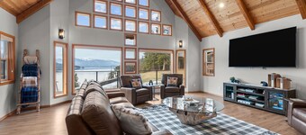 Bottle Bay View Lodge – 21-Acre Lakefront Retreat