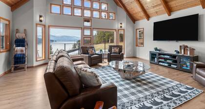 Bottle Bay View Lodge – 21-Acre Lakefront Retreat