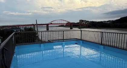 Only 1 pair per day â
Large 8LDK villa for rent 5 min walk from Nakaminato Osakana Market.