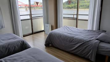 2 多间卧室、免费 WiFi、床单
