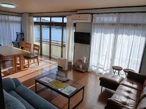 Smart TV - Only 1 pair per day ★ Large 8LDK villa for rent 5 min walk from Nakaminato Osakana Market. (Kaimoncho Hitachinaka)