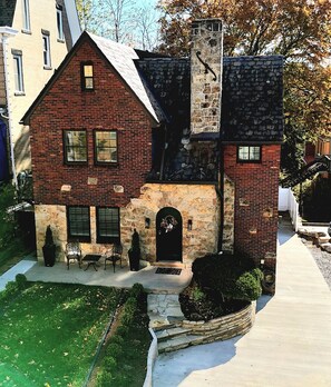 Exterior - Luxurious, Modern Home in Pittsburgh's Mt. Washington Neighborhood (Pittsburgh)