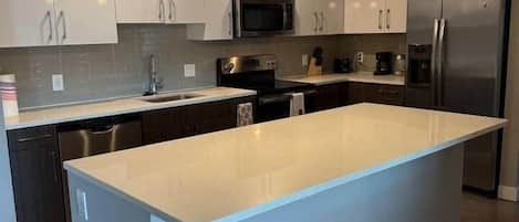 Fridge, microwave, stovetop, dishwasher