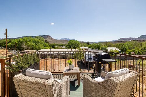 Tranquil 1-bedroom studio loft in charming Virgin