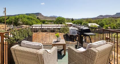 Tranquil 1-bedroom studio loft in charming Virgin