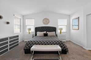 4 bedrooms, iron/ironing board, WiFi, bed sheets - Welcoming 4-bedroom house with comfort in Glendale (Glendale)