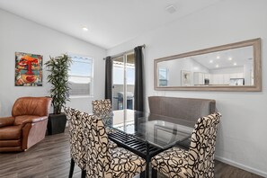 Dining - Welcoming 4-bedroom house with comfort in Glendale (Glendale)