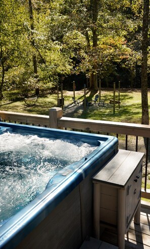 Outdoor spa tub - Riverfront Getaway - Wineries, Orchards, & Hiking (Ellijay)