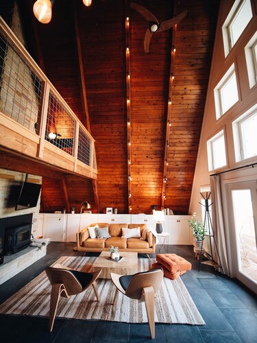 Cozy A-Frame Getaway Minutes from Nelson Ledges