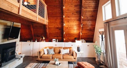 Cozy A-Frame Getaway Minutes from Nelson Ledges