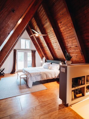 3 bedrooms, iron/ironing board, internet, bed sheets