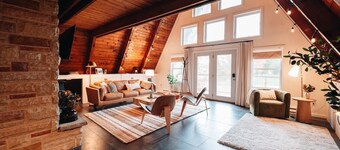Cozy A-Frame Getaway Minutes from Nelson Ledges
