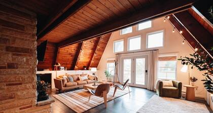 Cozy A-Frame Getaway Minutes from Nelson Ledges