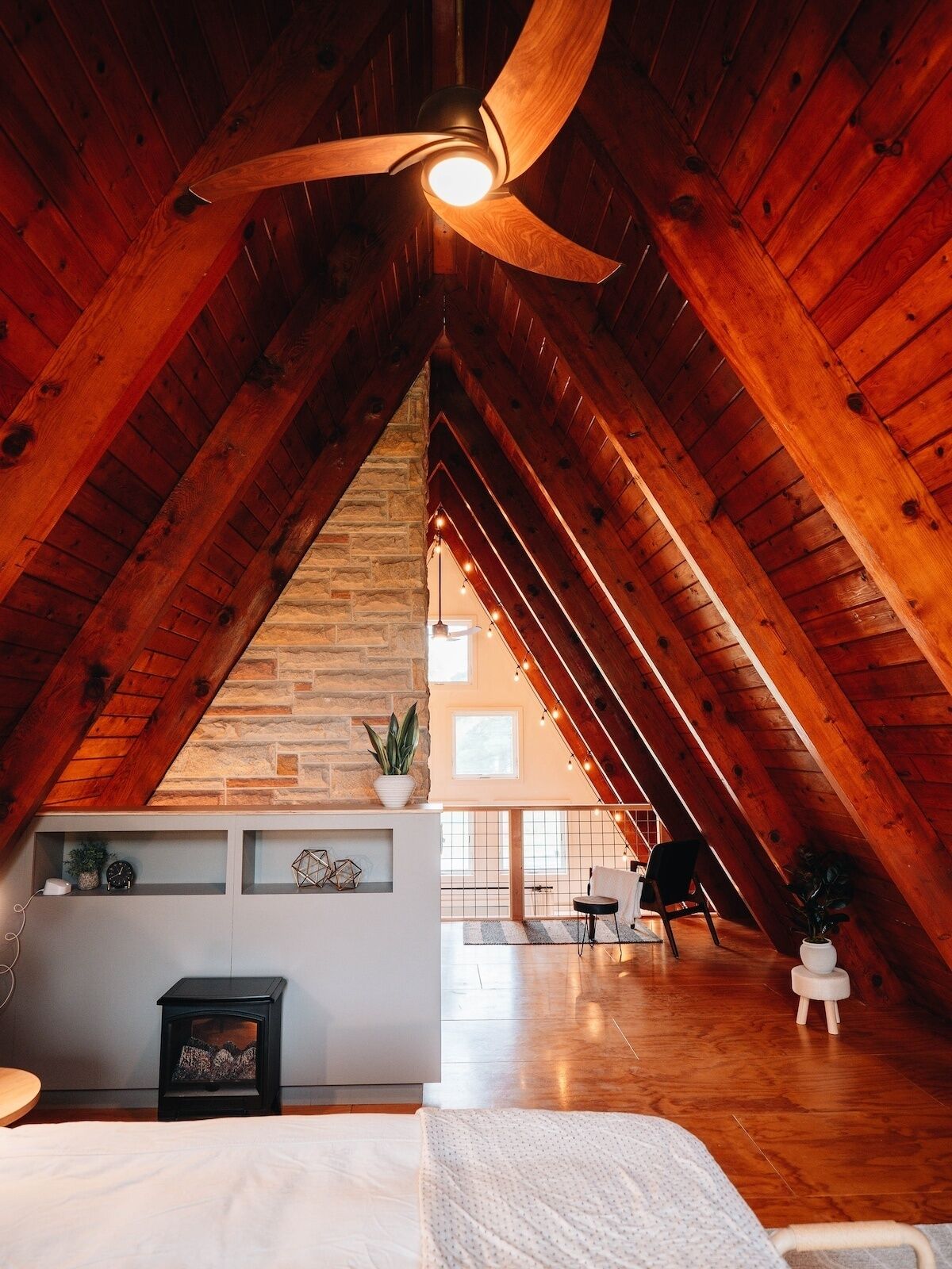 3 bedrooms, iron/ironing board, internet, bed sheets