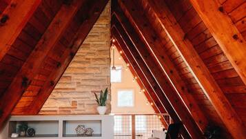 3 bedrooms, iron/ironing board, internet, bed sheets