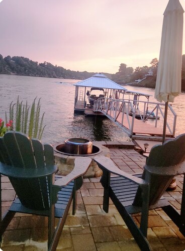Cozy Campfires & Sunsets-Plenty of Parking Space-No steps to Lake-10min to I65