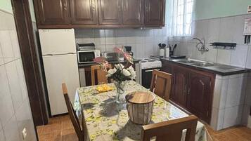 Comfort House, 3 Bedrooms | Private kitchen