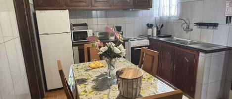 Comfort House, 3 Bedrooms | Private kitchen