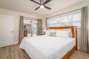 Iron/ironing board, WiFi, bed sheets - Waterfront Escape Just Minutes from the Beach (Redington Beach)