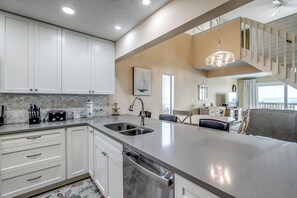 Coffee/tea maker, fridge, microwave, oven - ☀️ Ocean Front - Private Balcony - Anchorage I 301 ☀️ (Myrtle Beach)