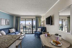Dining - Casa Del Mar Beachfront Condo |Angled Gulf View |Galveston Island (Galveston)