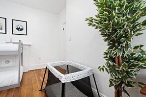 2 chambres, fer et planche à repasser, accès Internet, draps fournis