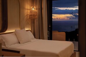 5 bedrooms, iron/ironing board, WiFi, bed sheets - senti top luxury villa, serenity, comfort,and completly different experience.... (Santa Teresa)