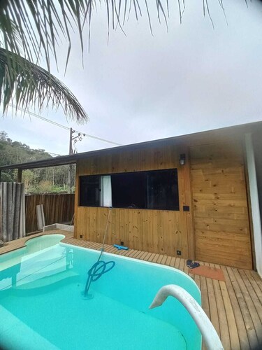 Chalet with private pool and gourmet area. Close to the best beaches and waterfalls