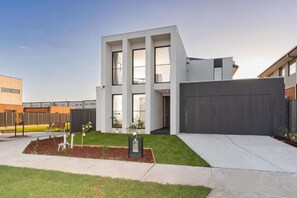 Exterior - Haven 5 Bedrooms Home (Berwick)