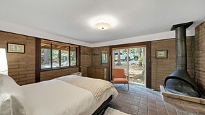 2 sovrum, skrivbord, strykjärn/strykbräda och wi-fi