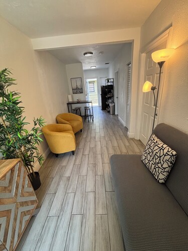 2-bedroom villa in awesome Miami with, AC