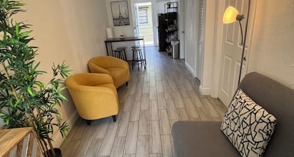 2-bedroom villa in awesome Miami with, AC